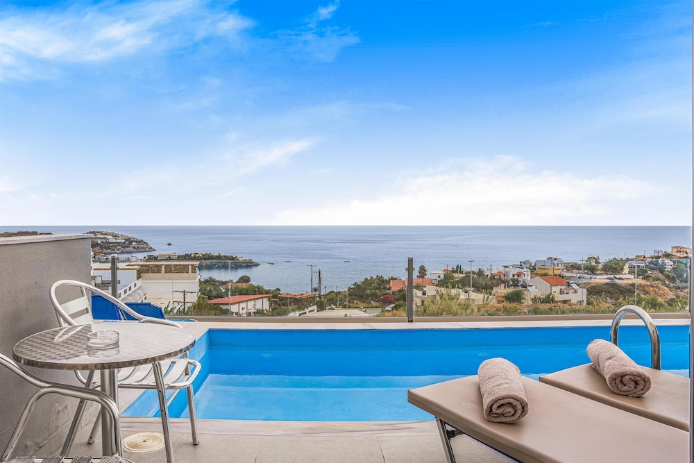 Village Panorama — Swimming pool in Lygaria