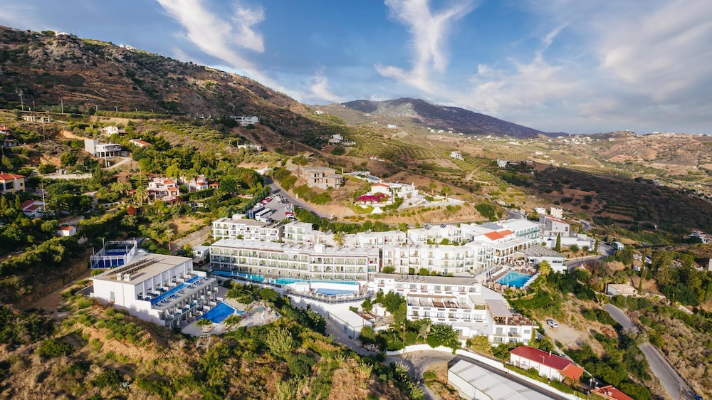 Village Panorama — Hotel building in Lygaria
