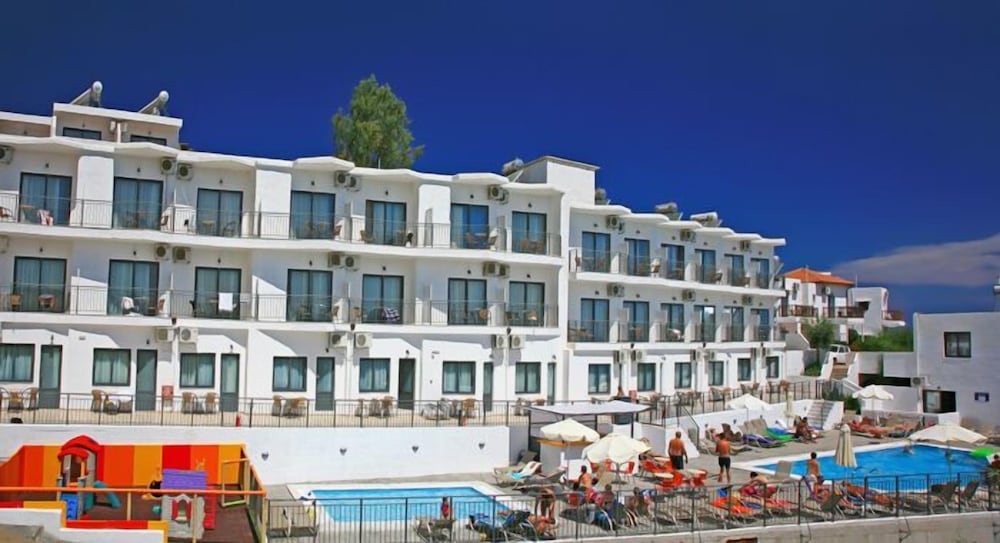 Village Panorama — Hotel building in Lygaria
