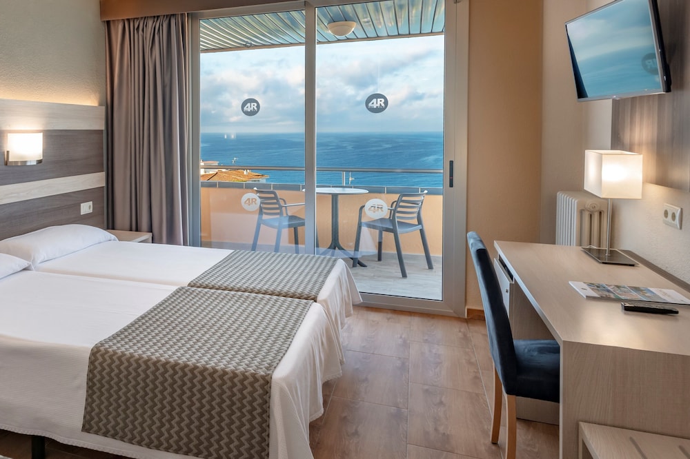 4R Playa Park — Hotel rooms in Salou, Catalonia