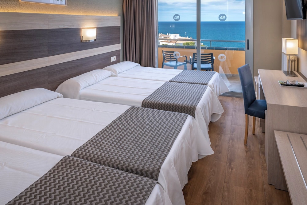 4R Playa Park — Hotel rooms in Salou, Catalonia
