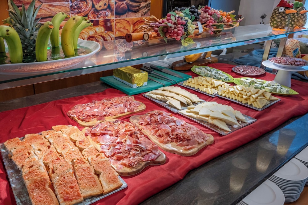 4R Playa Park — Restaurant & bars in Salou, Catalonia
