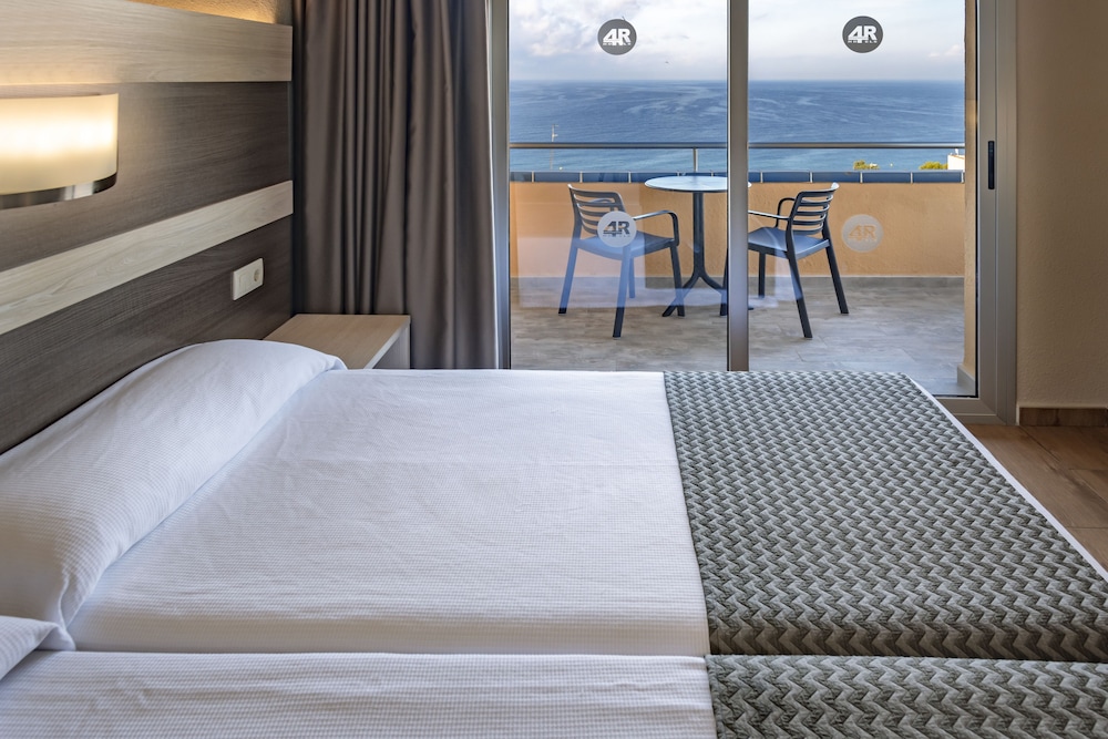 4R Playa Park — Hotel rooms in Salou, Catalonia
