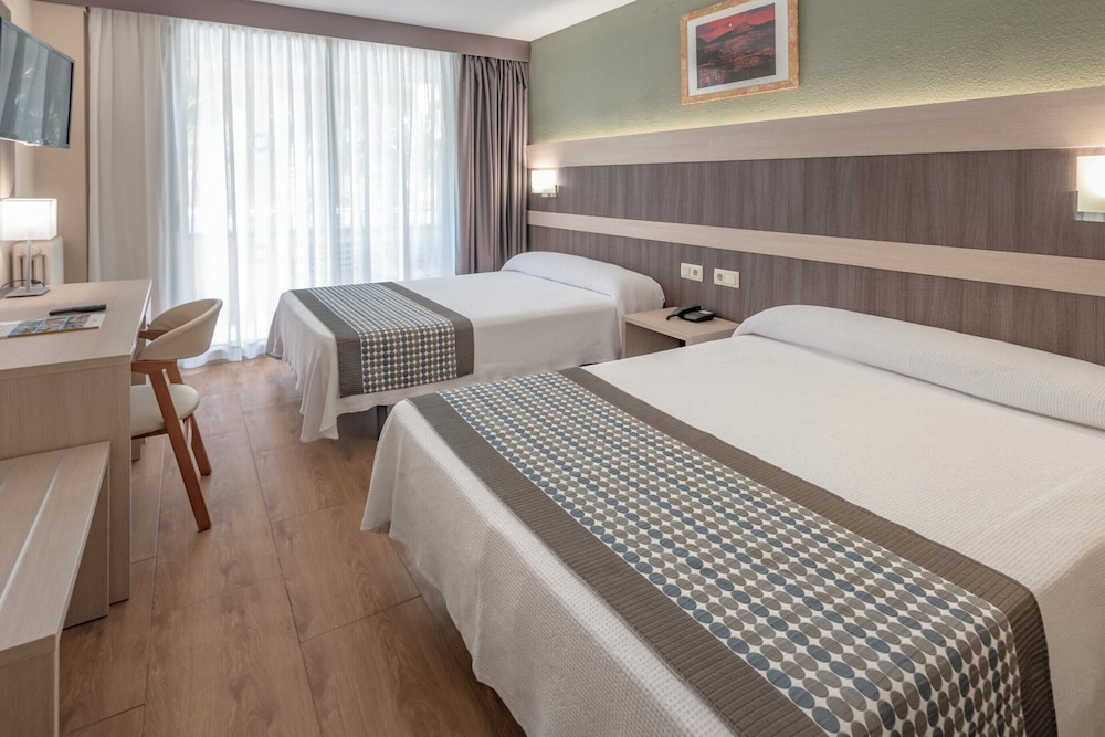 4R Playa Park — Hotel rooms in Salou, Catalonia