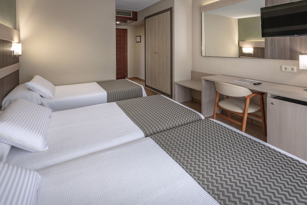 4R Playa Park — Hotel rooms in Salou, Catalonia