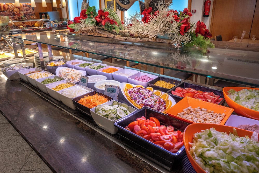 4R Playa Park — Restaurant & bars in Salou, Catalonia