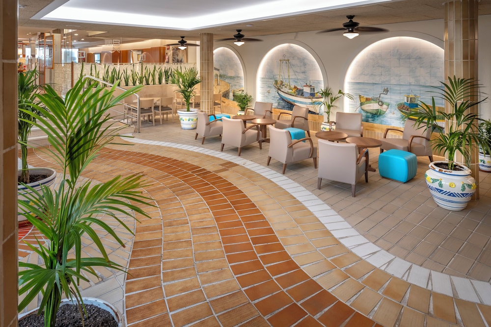 4R Playa Park — Restaurant & bars in Salou, Catalonia