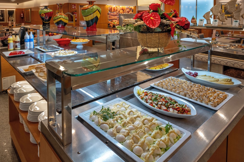 4R Playa Park — Restaurant & bars in Salou, Catalonia