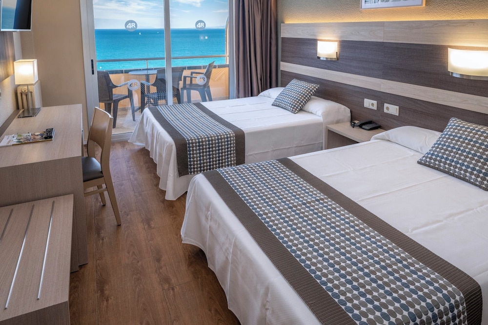 4R Playa Park — Hotel rooms in Salou, Catalonia