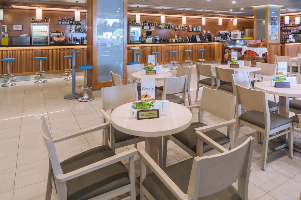 4R Playa Park — Restaurant & bars in Salou, Catalonia