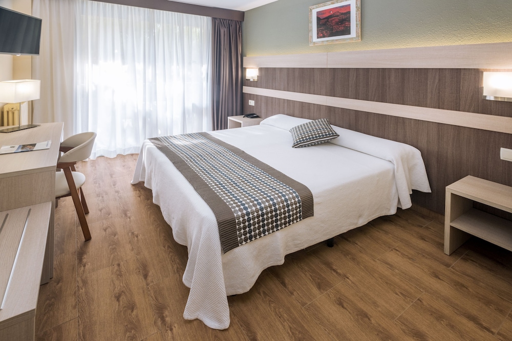 4R Playa Park — Hotel rooms in Salou, Catalonia