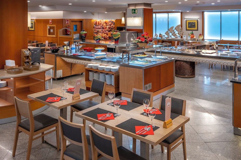 4R Playa Park — Restaurant & bars in Salou, Catalonia