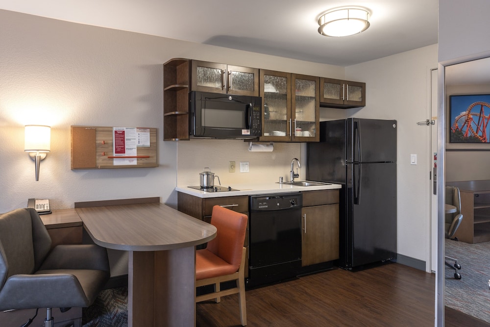 Candlewood Suites Anaheim - Resort Area by IHG — Hotel rooms in Anaheim, California