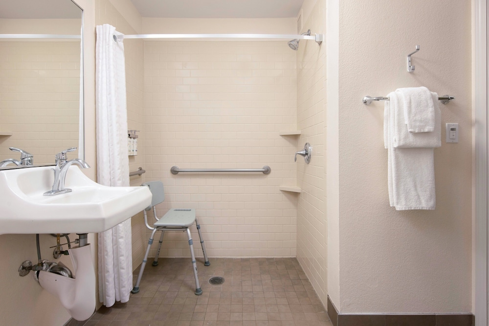 Candlewood Suites Anaheim - Resort Area by IHG — Hotel rooms in Anaheim, California