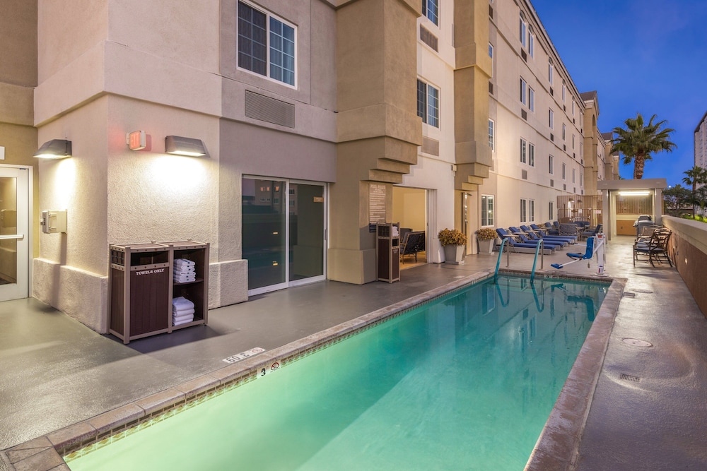 Candlewood Suites Anaheim - Resort Area by IHG — Swimming pool in Anaheim, California