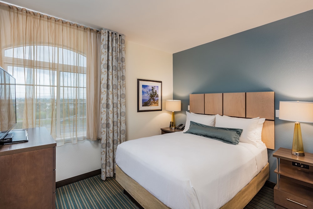 Candlewood Suites Anaheim - Resort Area by IHG — Hotel rooms in Anaheim, California
