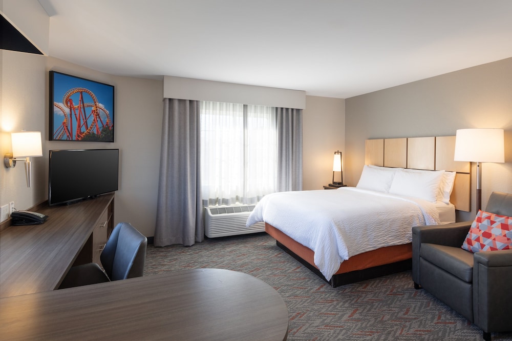 Candlewood Suites Anaheim - Resort Area by IHG — Hotel rooms in Anaheim, California