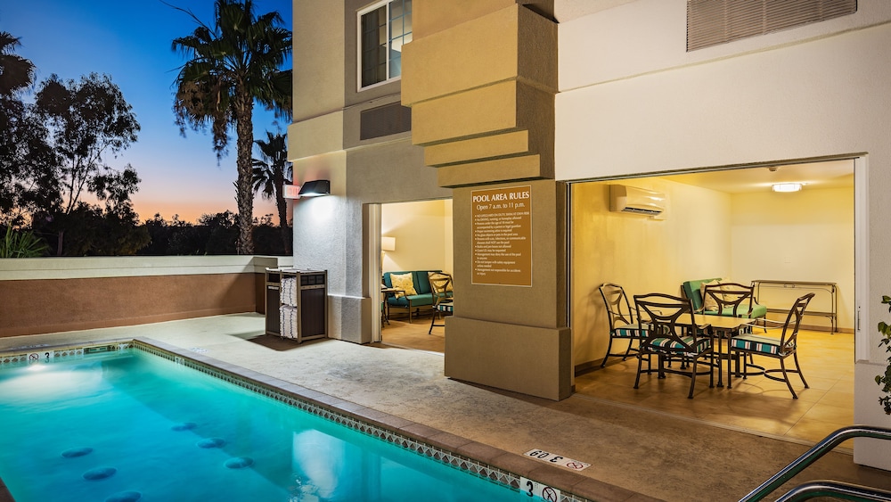 Candlewood Suites Anaheim - Resort Area by IHG — Swimming pool in Anaheim, California