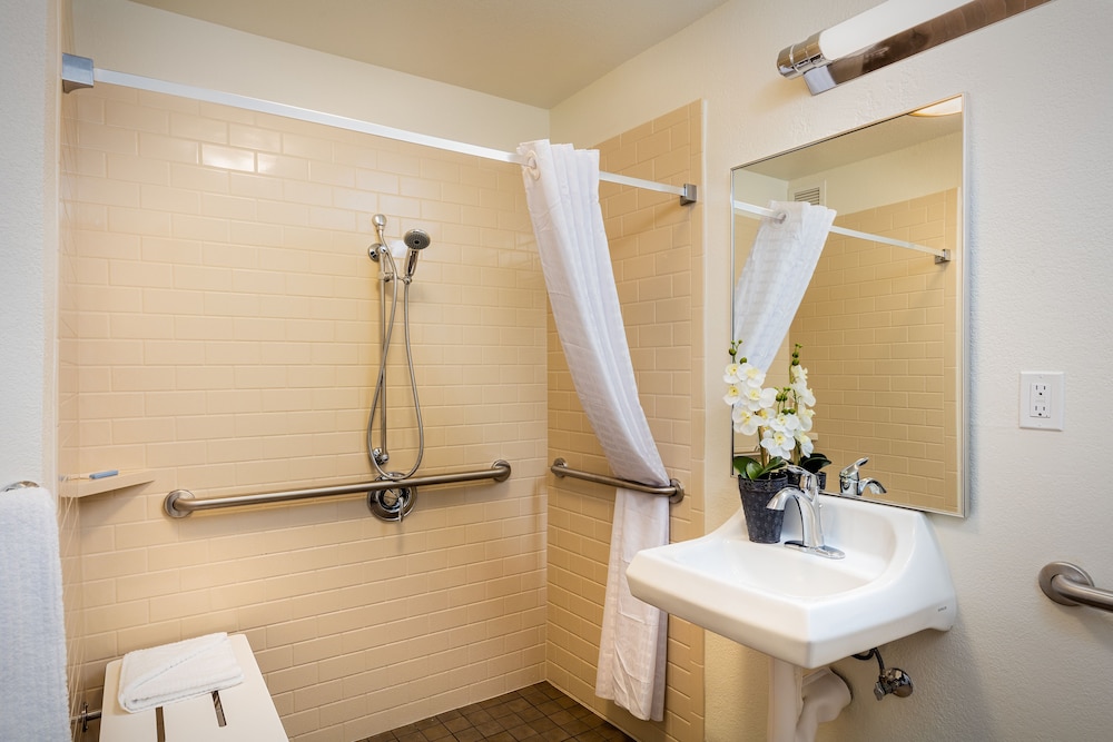 Candlewood Suites Anaheim - Resort Area by IHG — Hotel rooms in Anaheim, California