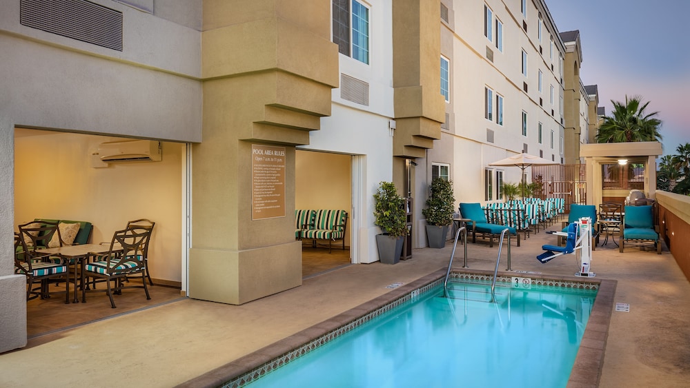 Candlewood Suites Anaheim - Resort Area by IHG — Swimming pool in Anaheim, California