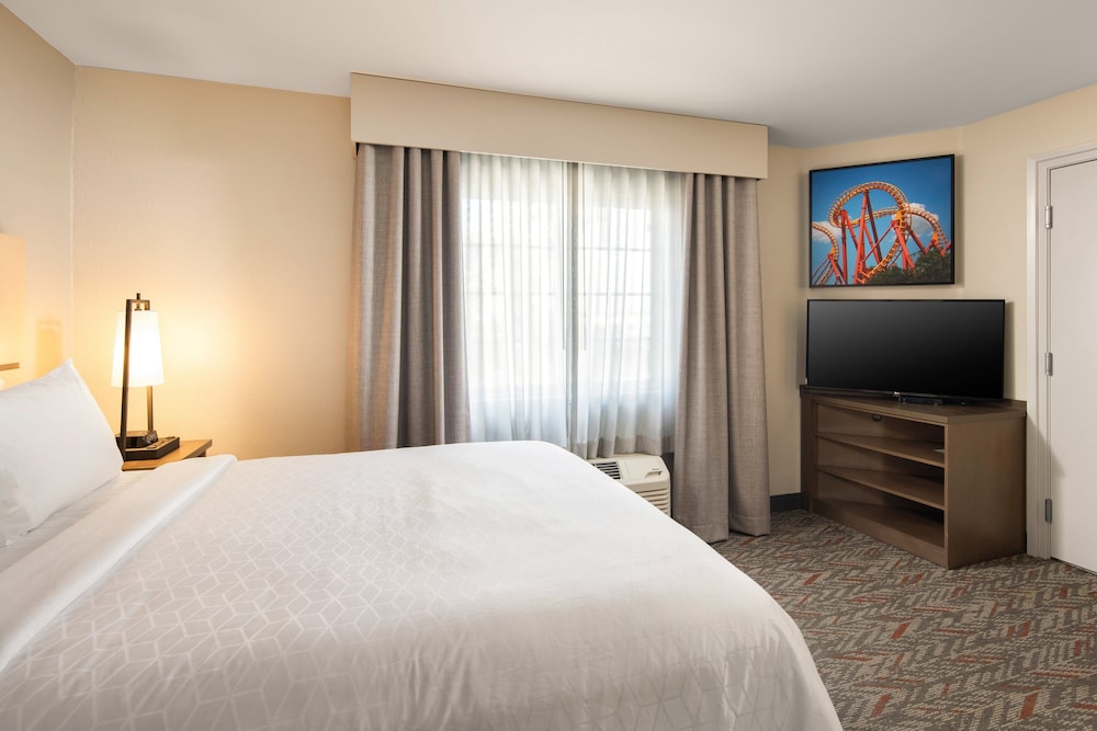 Candlewood Suites Anaheim - Resort Area by IHG — Hotel rooms in Anaheim, California