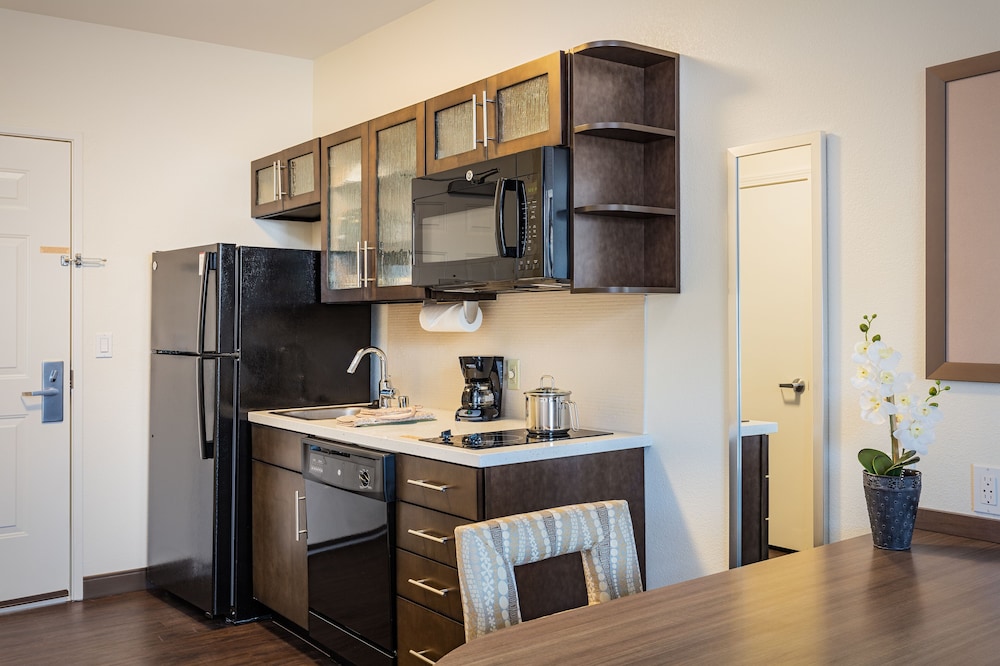 Candlewood Suites Anaheim - Resort Area by IHG — Hotel rooms in Anaheim, California