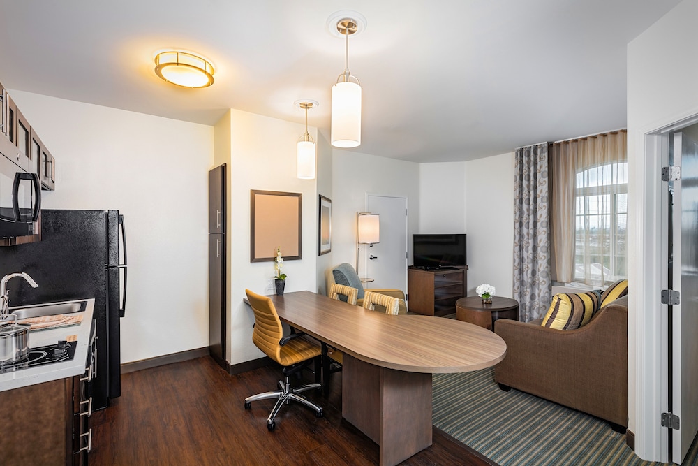 Candlewood Suites Anaheim - Resort Area by IHG — Hotel rooms in Anaheim, California