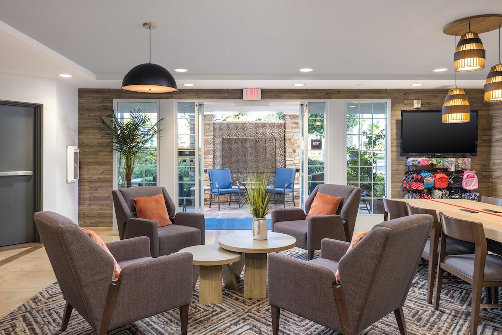 Candlewood Suites Anaheim - Resort Area by IHG — Hotel building in Anaheim, California