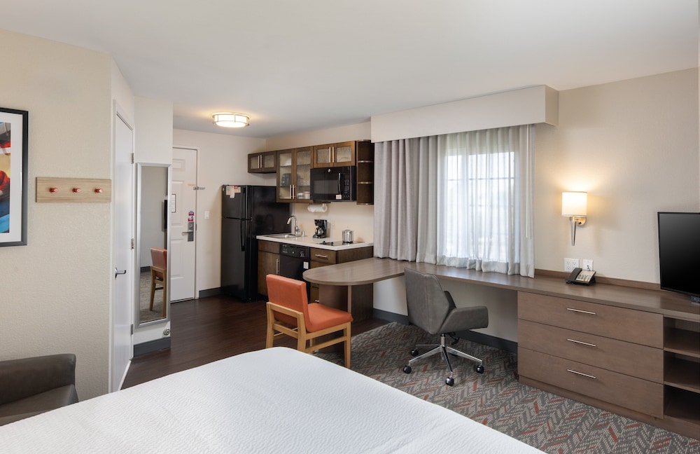 Candlewood Suites Anaheim - Resort Area by IHG — Hotel rooms in Anaheim, California