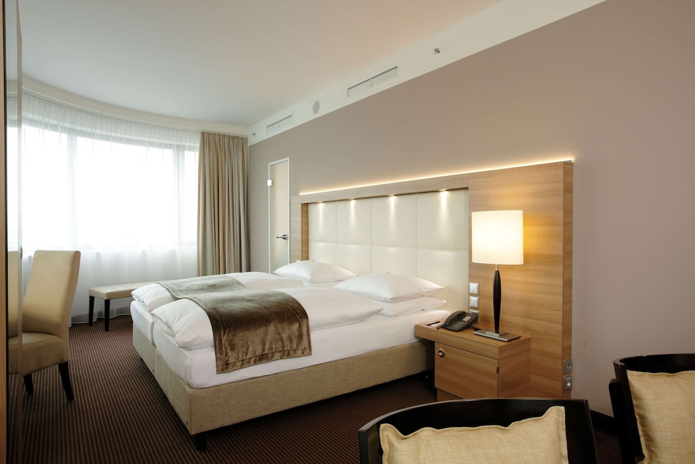 Hotel Berlin Alexanderplatz by Leonardo Hotels — Hotel rooms in Berlin, Berlin