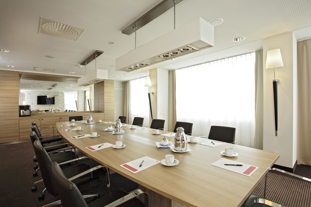 Hotel Berlin Alexanderplatz by Leonardo Hotels — Hotel building in Berlin, Berlin