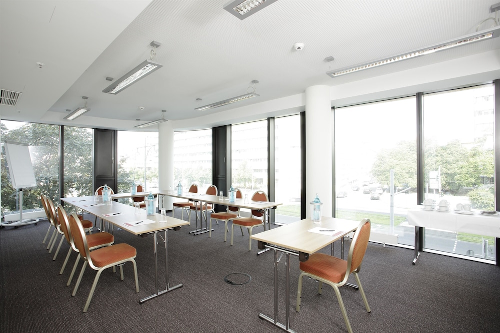 Hotel Berlin Alexanderplatz by Leonardo Hotels — Hotel building in Berlin, Berlin
