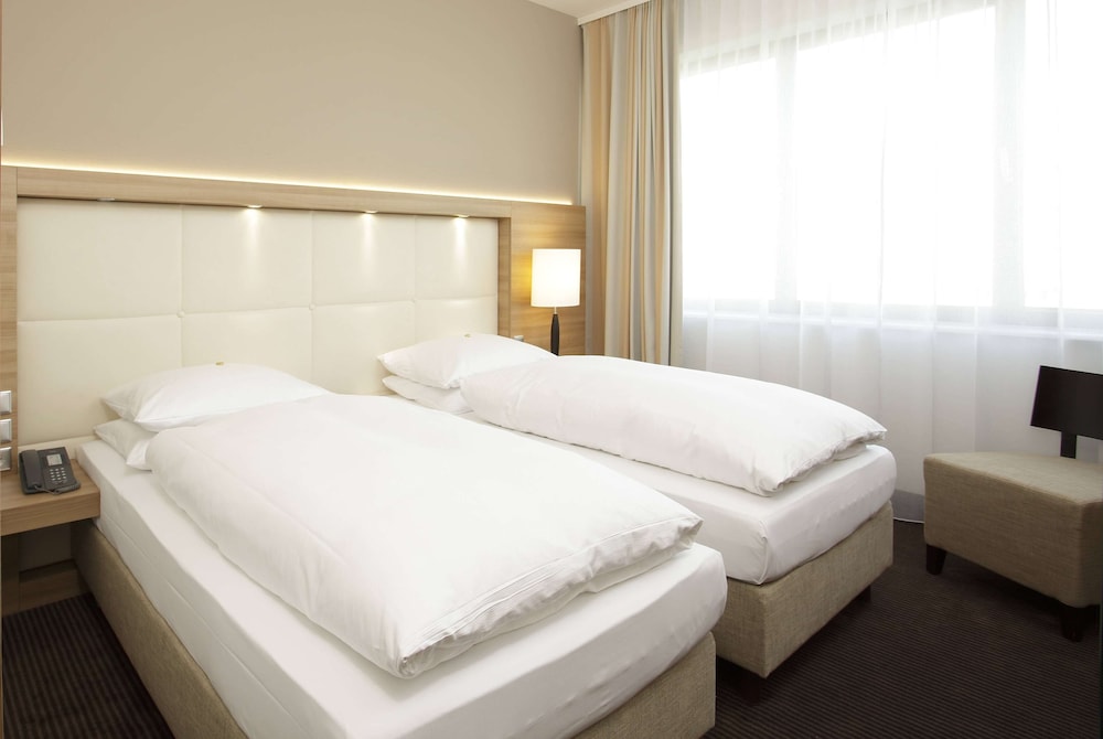Hotel Berlin Alexanderplatz by Leonardo Hotels — Hotel rooms in Berlin, Berlin