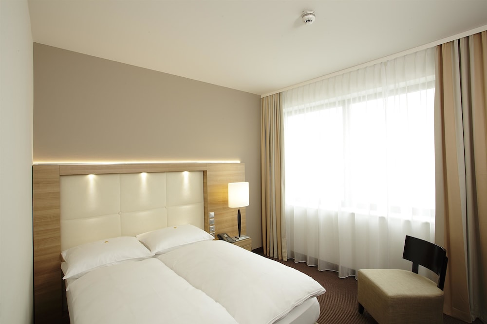 Hotel Berlin Alexanderplatz by Leonardo Hotels — Hotel rooms in Berlin, Berlin