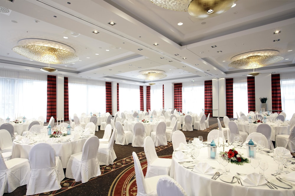 Hotel Berlin Alexanderplatz by Leonardo Hotels — Hotel building in Berlin, Berlin