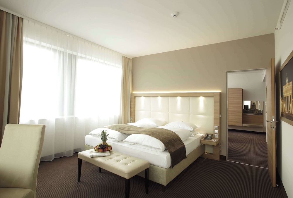 Hotel Berlin Alexanderplatz by Leonardo Hotels — Hotel rooms in Berlin, Berlin