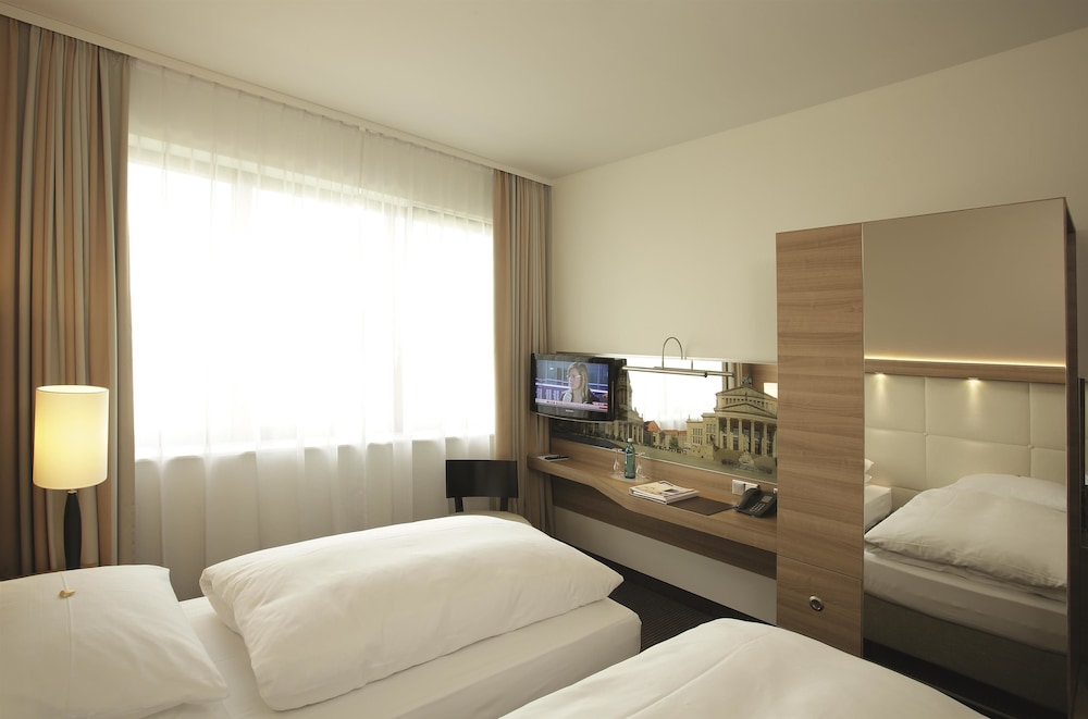Hotel Berlin Alexanderplatz by Leonardo Hotels — Hotel rooms in Berlin, Berlin
