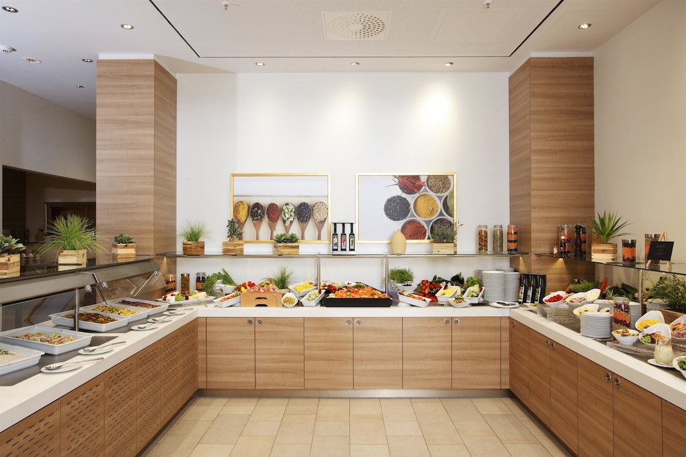 Hotel Berlin Alexanderplatz by Leonardo Hotels — Restaurant & bars in Berlin, Berlin