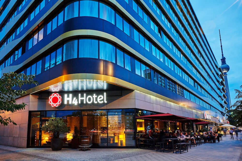 Hotel Berlin Alexanderplatz by Leonardo Hotels — Hotel building in Berlin, Berlin