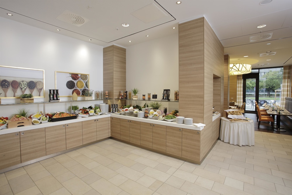Hotel Berlin Alexanderplatz by Leonardo Hotels — Restaurant & bars in Berlin, Berlin