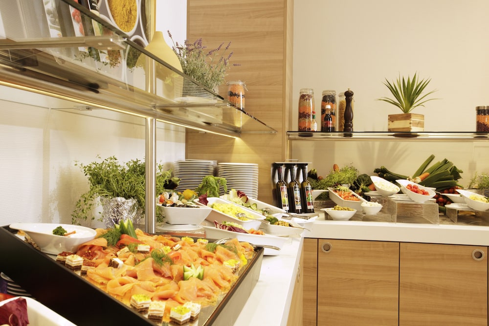 Hotel Berlin Alexanderplatz by Leonardo Hotels — Restaurant & bars in Berlin, Berlin