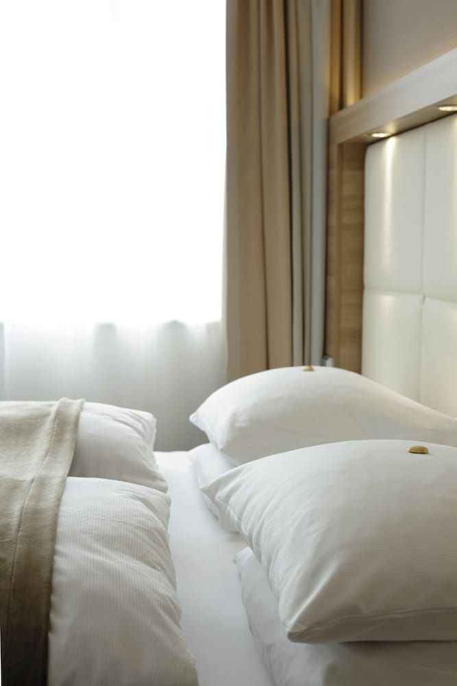 Hotel Berlin Alexanderplatz by Leonardo Hotels — Hotel rooms in Berlin, Berlin