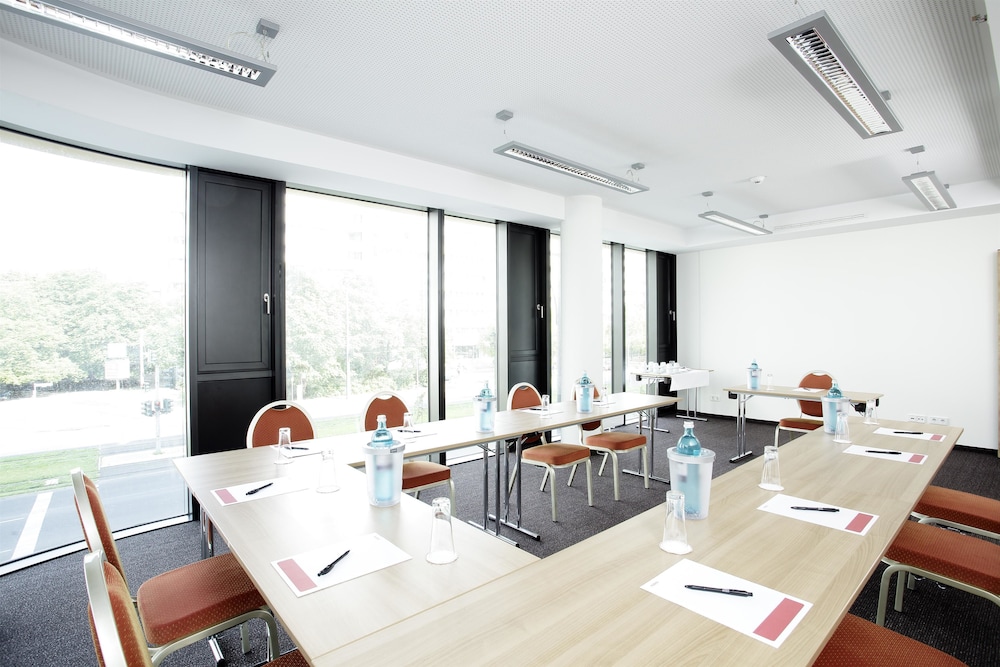 Hotel Berlin Alexanderplatz by Leonardo Hotels — Hotel building in Berlin, Berlin