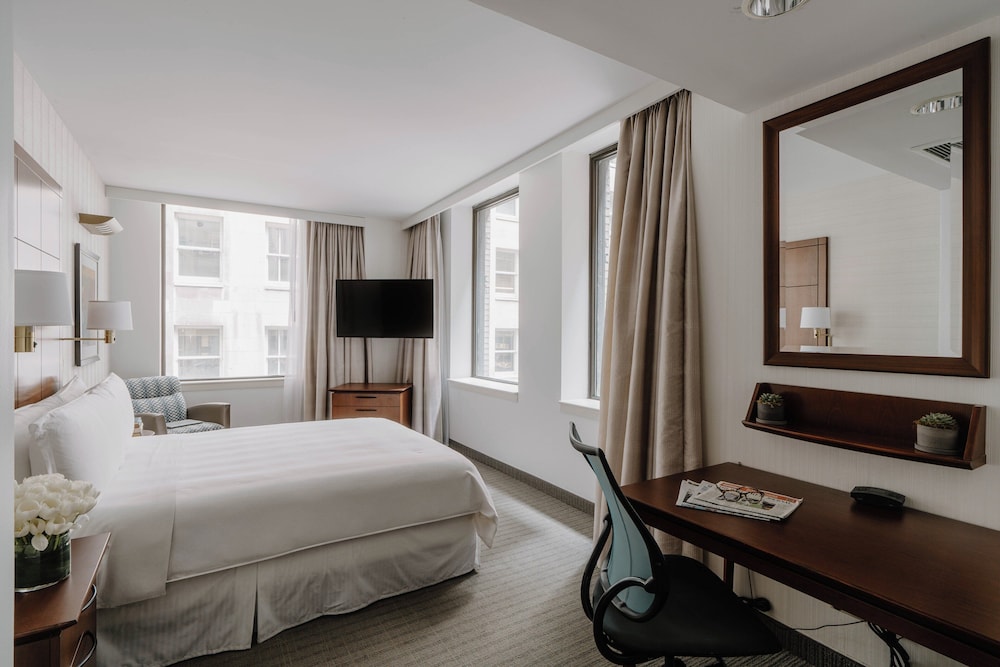 Club Quarters Hotel, Central Loop, Chicago — Hotel rooms in Chicago, Illinois
