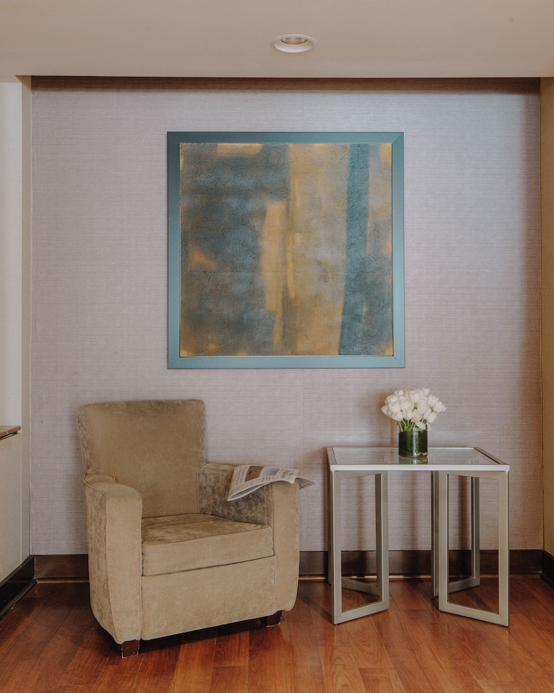 Club Quarters Hotel, Central Loop, Chicago — Hotel rooms in Chicago, Illinois