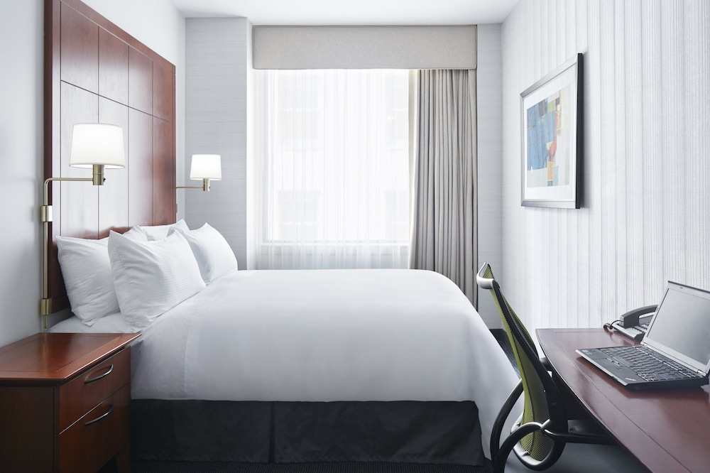 Club Quarters Hotel, Central Loop, Chicago — Hotel rooms in Chicago, Illinois