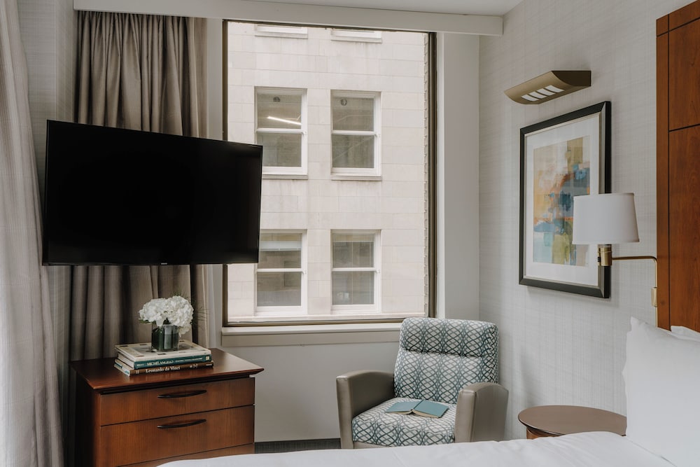 Club Quarters Hotel, Central Loop, Chicago — Hotel rooms in Chicago, Illinois