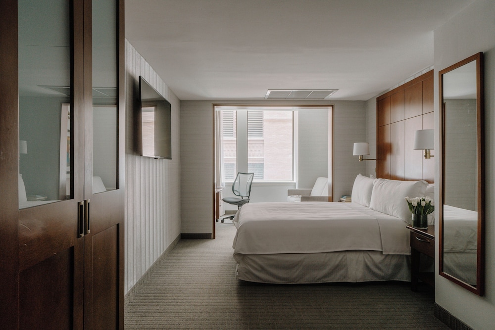 Club Quarters Hotel, Central Loop, Chicago — Hotel rooms in Chicago, Illinois