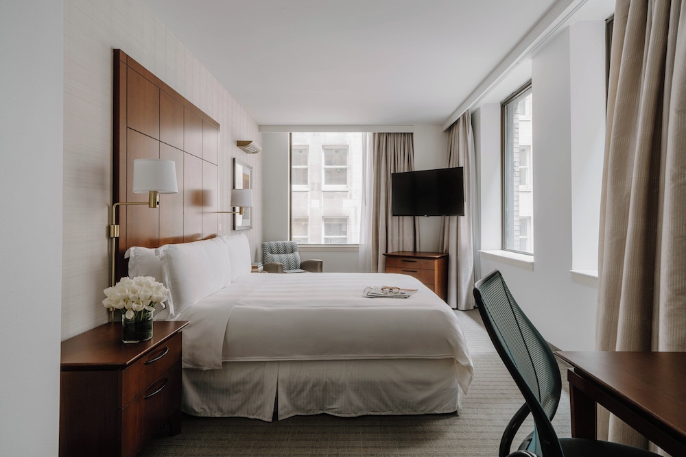 Club Quarters Hotel, Central Loop, Chicago — Hotel rooms in Chicago, Illinois