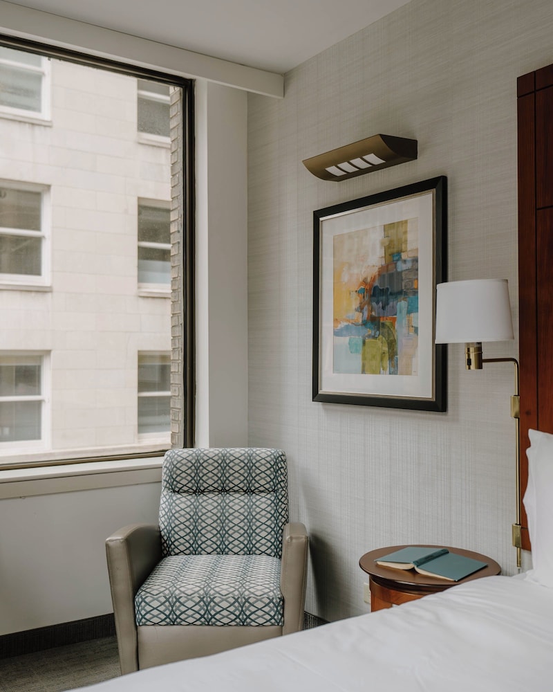 Club Quarters Hotel, Central Loop, Chicago — Hotel rooms in Chicago, Illinois